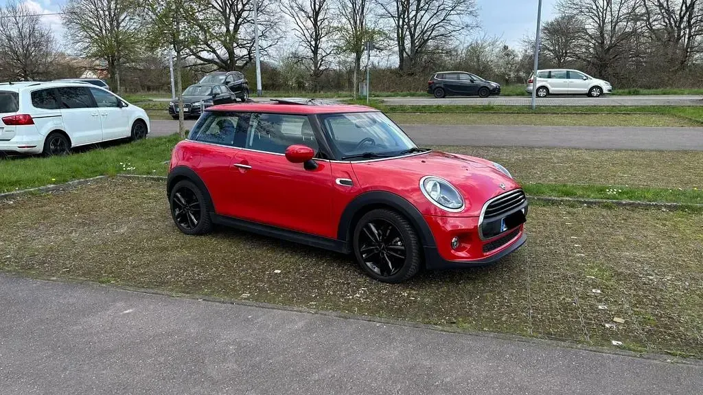Usado Mini ONE 75 CV (55 kW) 2019 Rojo Utilitario
