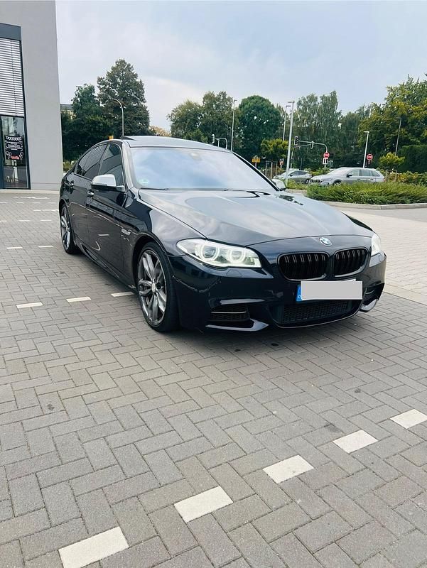 Schwarz Gebraucht 2016 BMW 550 Limousine | 18.000 € (Fairer Preis) - Bild 1/4