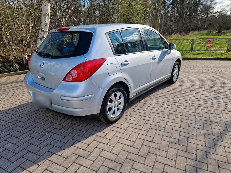 Gebraucht Nissan Tiida 110 PS (80 kW) 2010 Grau Kleinwagen