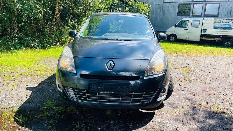 Schwarz Gebraucht 2011 Renault Scénic III Bose Edition Van / Kleinbus | 2.499 € (Guter Preis) - Bild 1/4