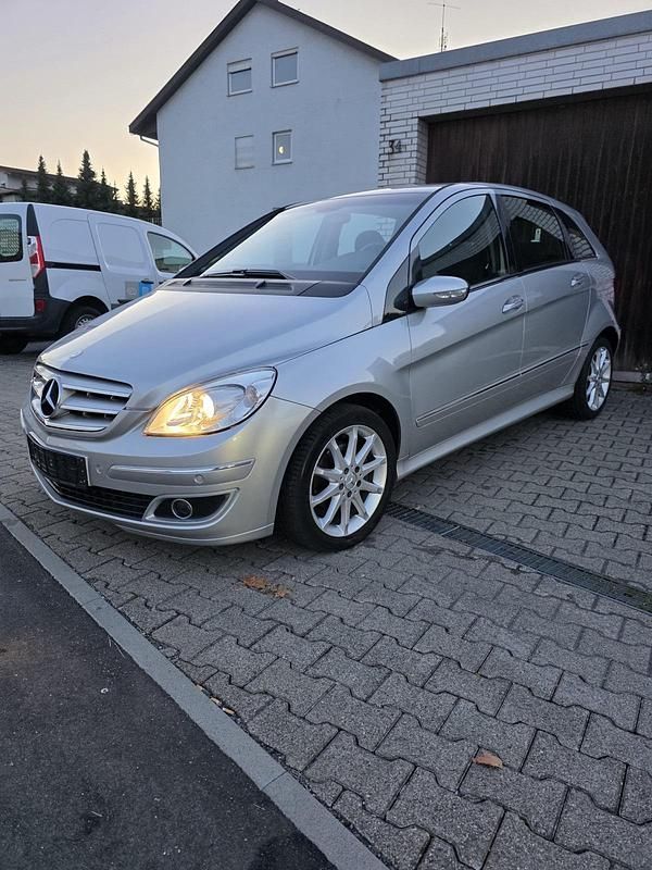 Silber Gebraucht 2006 Mercedes B200 Van / Kleinbus | 2.800 € - Bild 1/4