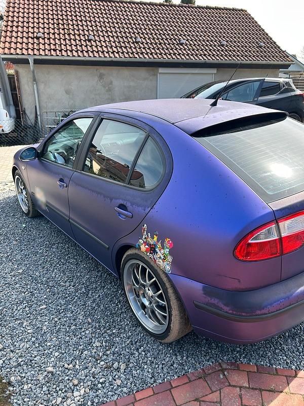 Second-hand Seat Leon 105 CP (77 kW) 2004 Negru Hatchback