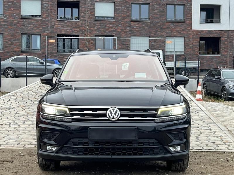 Schwarz Gebraucht 2020 VW Tiguan Comfortline SUV | 23.900 € (Teuer) - Bild 1/4