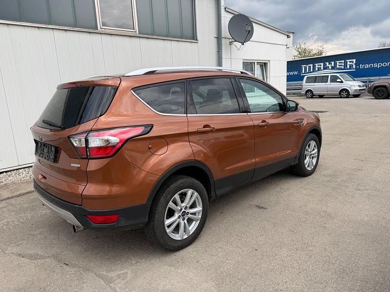 Używany Ford Kuga Trend 150 KM (110 kW) 2017 Brązowy SUV