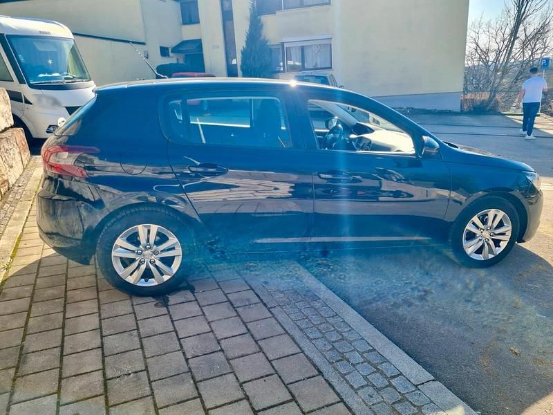 Gebraucht Peugeot 308 120 PS (88 kW) 2017 Schwarz Limousine