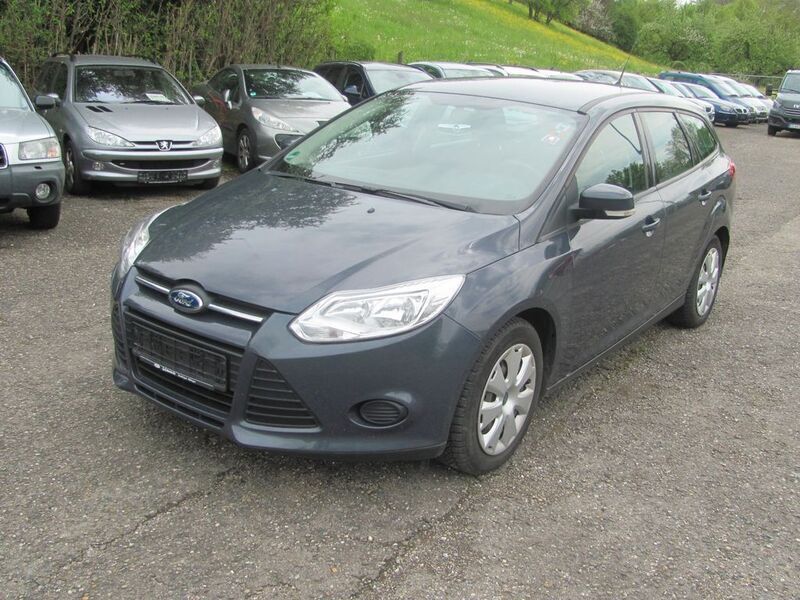 Grau Gebraucht 2014 Ford Focus Trend Kombi | 3.490 € (Superpreis) - Bild 1/4