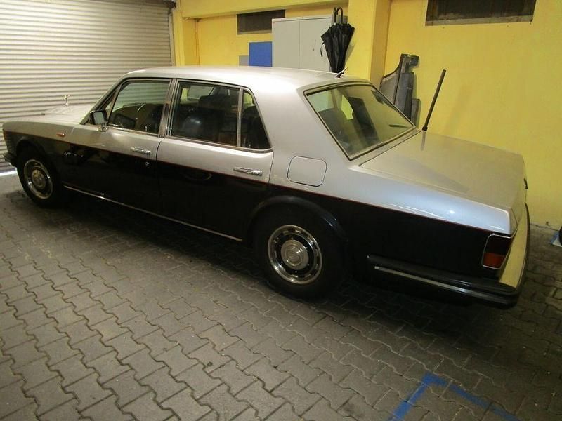 Gebraucht Rolls Royce Silver Spirit 201 PS (147 kW) 1983 Silber / dunkelblau Limousine