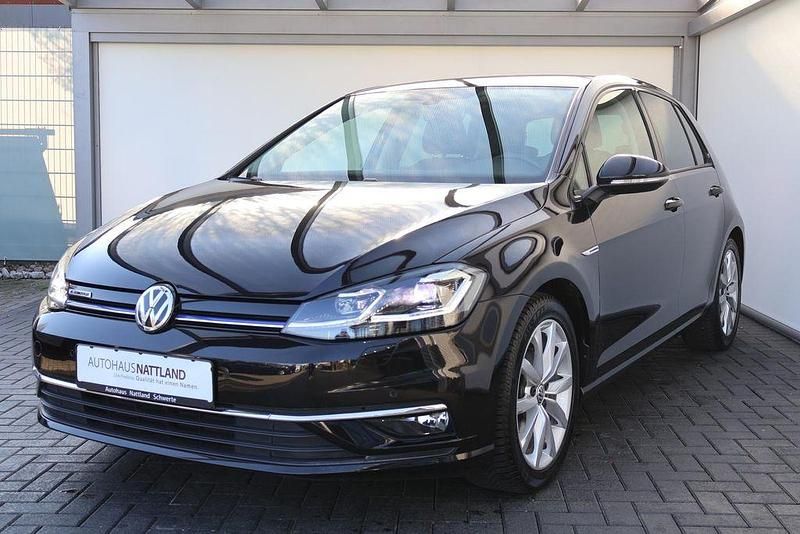 Gebraucht VW Golf VII Highline 131 PS (96 kW) 2019 Schwarz Limousine