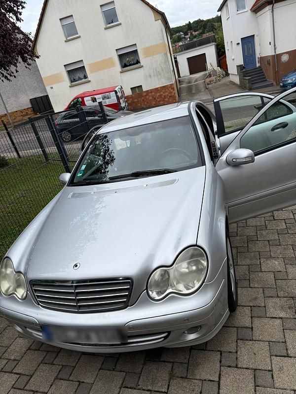 Silber Gebraucht 2004 Mercedes C180 Limousine | 6.300 € (Teuer) - Bild 1/4
