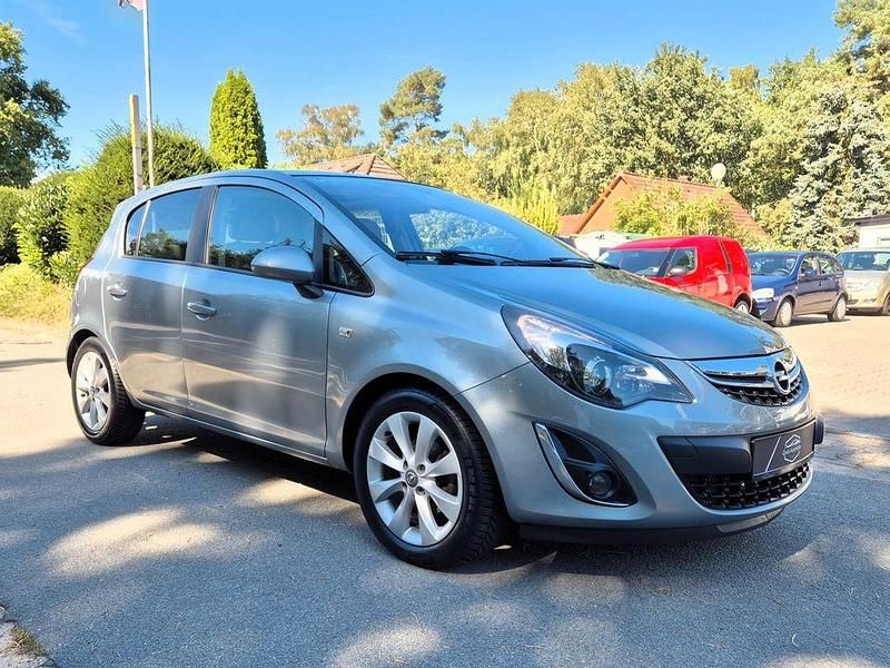 Silber Gebraucht 2014 Opel Corsa Innovation Limousine | 6.990 € (Etwas zu teuer) - Bild 1/4
