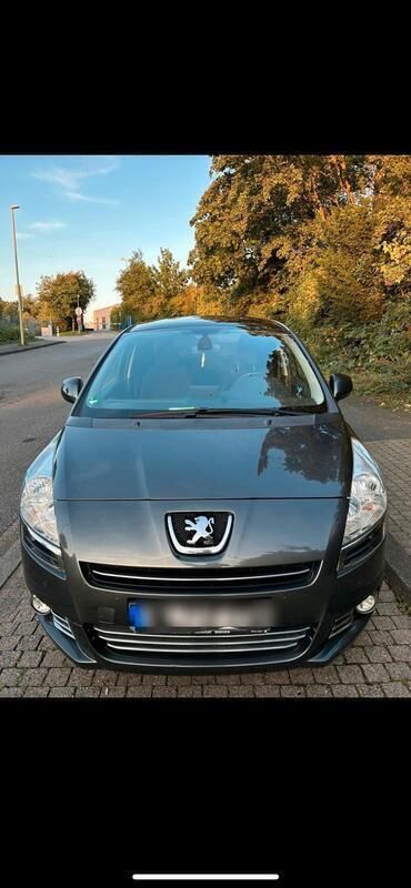 Grau Gebraucht 2013 Peugeot 5008 Van / Kleinbus | 6.000 € (Fairer Preis) - Bild 1/4