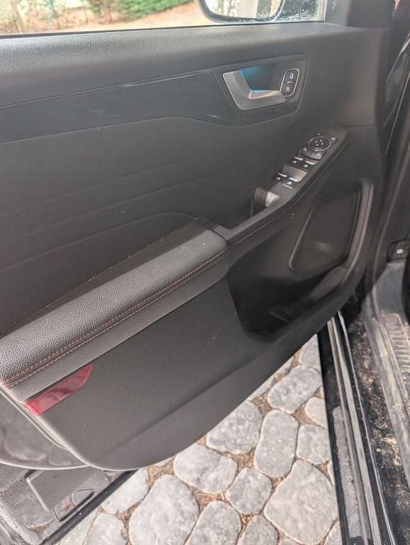 Gebraucht Ford Kuga ST-Line 120 PS (88 kW) 2021 Schwarz SUV