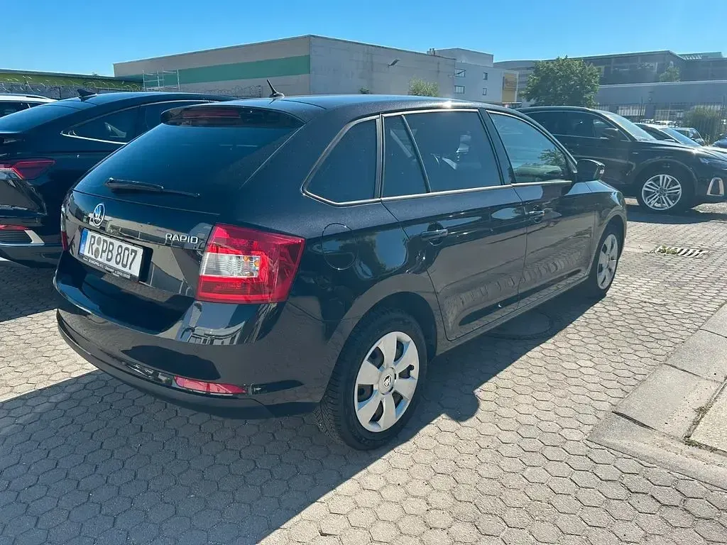 Gebraucht Skoda Rapid 90 PS (66 kW) 2016 Schwarz Kleinwagen