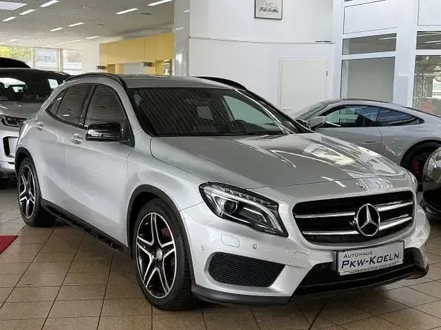 Gebraucht Mercedes GLA220 AMG line 170 PS (125 kW) 2014 Polarsilber  metalliclack SUV