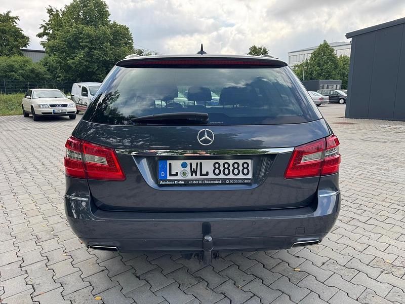 Gebraucht Mercedes E220 Avantgarde 170 PS (125 kW) 2010 Tenoritgrau Kombi