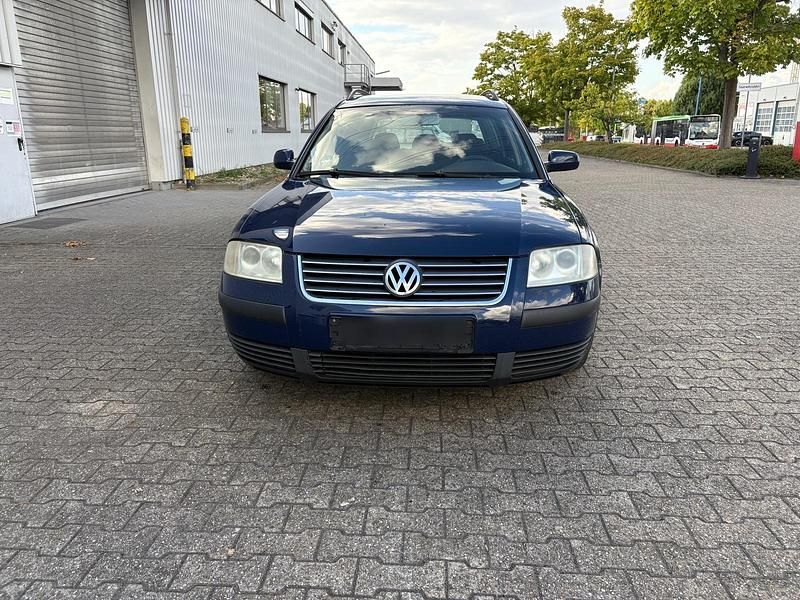 Blau Gebraucht 2003 VW Passat Kombi | 790 € (Guter Preis) - Bild 1/4