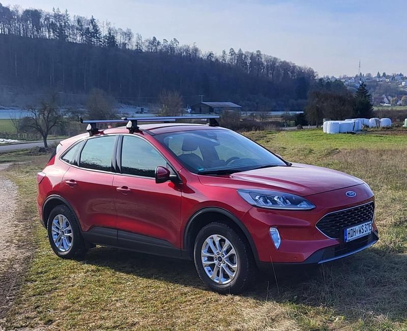 Rot Gebraucht 2022 Ford Kuga Cool & Connect SUV | 19.800 € (Superpreis) - Bild 1/4