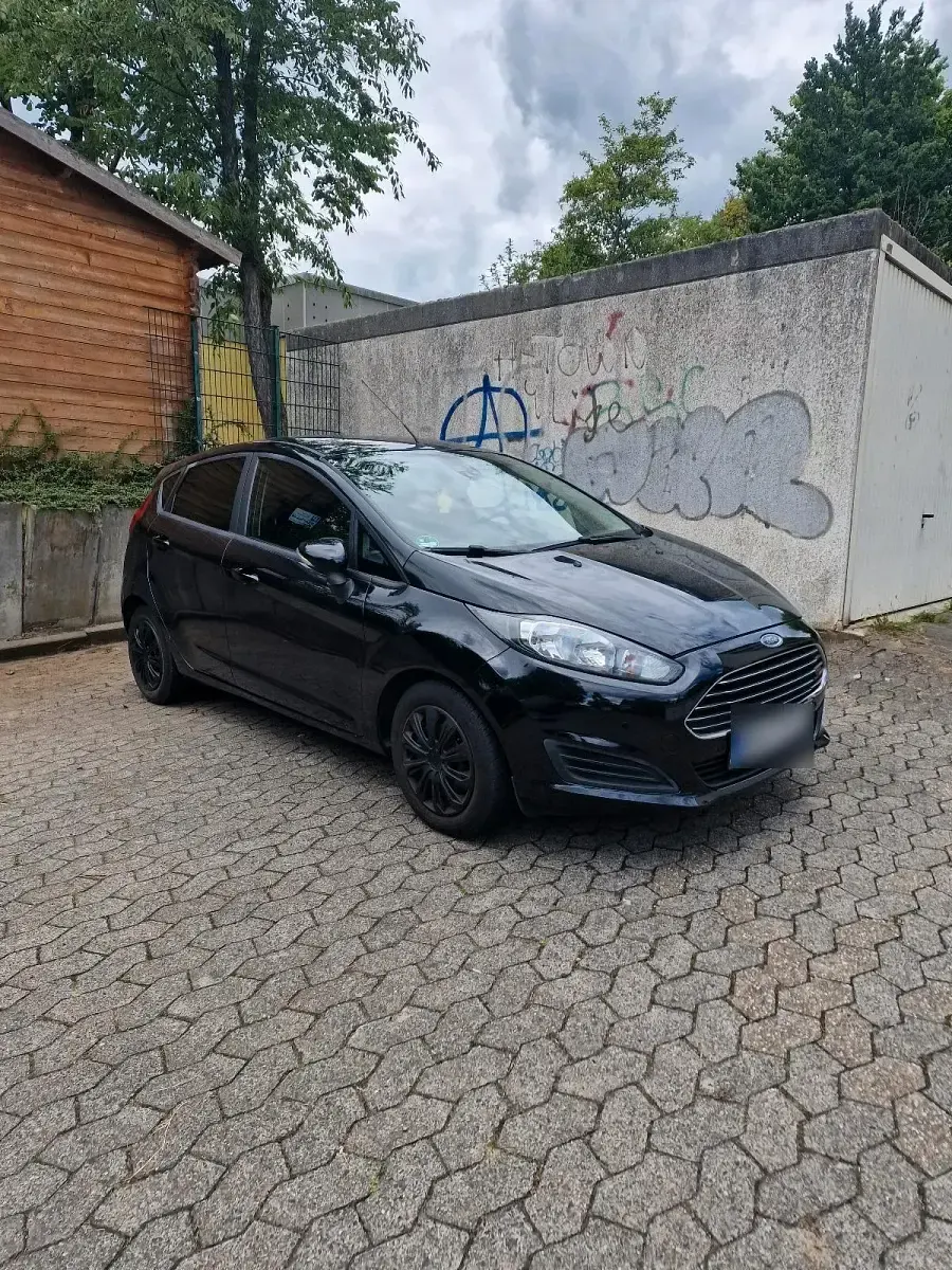 Gebraucht Ford Fiesta 96 PS (70 kW) 2015 Schwarz Kleinwagen