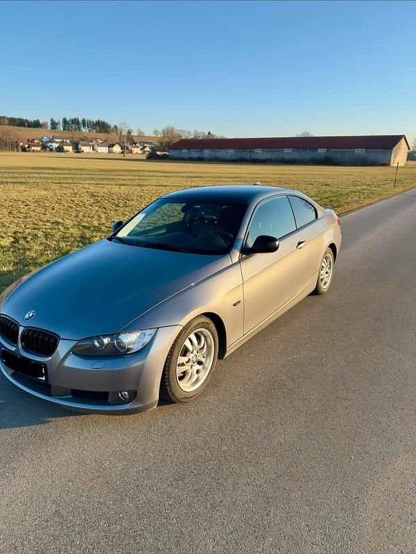 Gebraucht BMW 320 170 PS (125 kW) 2010 Grau Coupé
