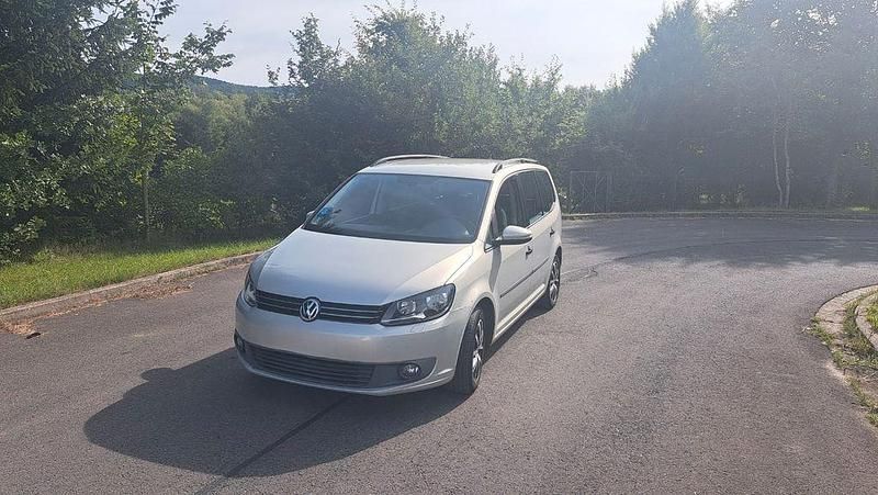 Grau Gebraucht 2011 VW Touran Van / Kleinbus | 4.090 € (Superpreis) - Bild 1/4