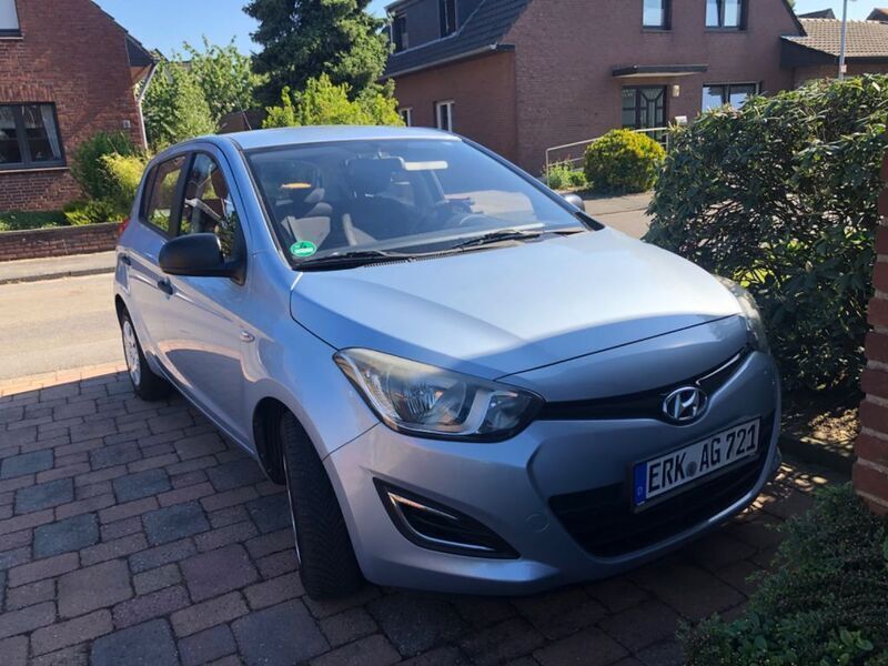 Blau Gebraucht 2014 Hyundai i20 Edition Kleinwagen | 2.100 € (Fairer Preis) - Bild 1/4