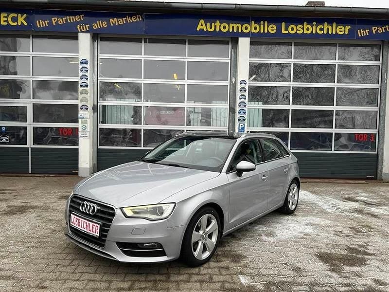 Silber (metallic) Gebraucht 2015 Audi A3 Ambition Limousine | 14.450 € (Etwas zu teuer) - Bild 1/4