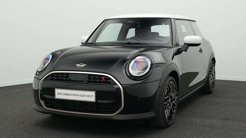 Schwarz Gebraucht 2024 Mini Cooper S Favoured Kleinwagen | 28.516 € (Superpreis) - Bild 1/4