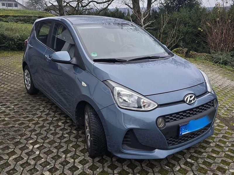 Gebraucht Hyundai i10 Trend 67 PS (49 kW) 2019 Blau Kleinwagen