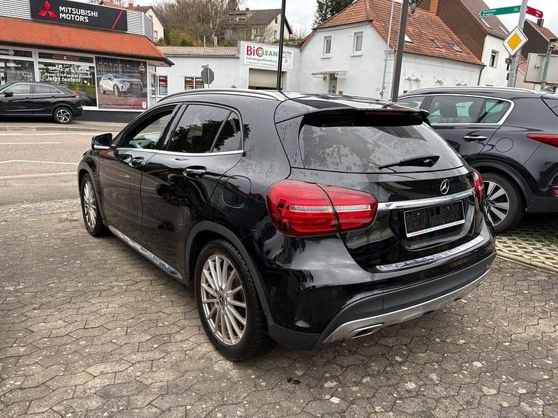 Gebraucht Mercedes GLA250 211 PS (155 kW) 2018 Schwarz SUV