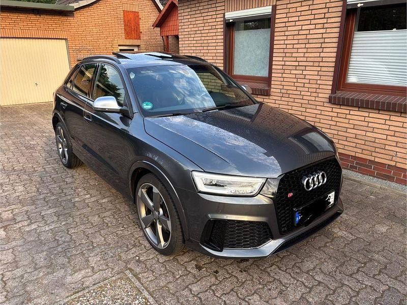 Grau Gebraucht 2015 Audi RS Q3 Ambiente SUV | 21.500 € (Fairer Preis) - Bild 1/4
