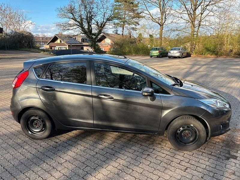 Gebraucht Ford Fiesta Titanium 80 PS (58 kW) 2017 Grau Limousine