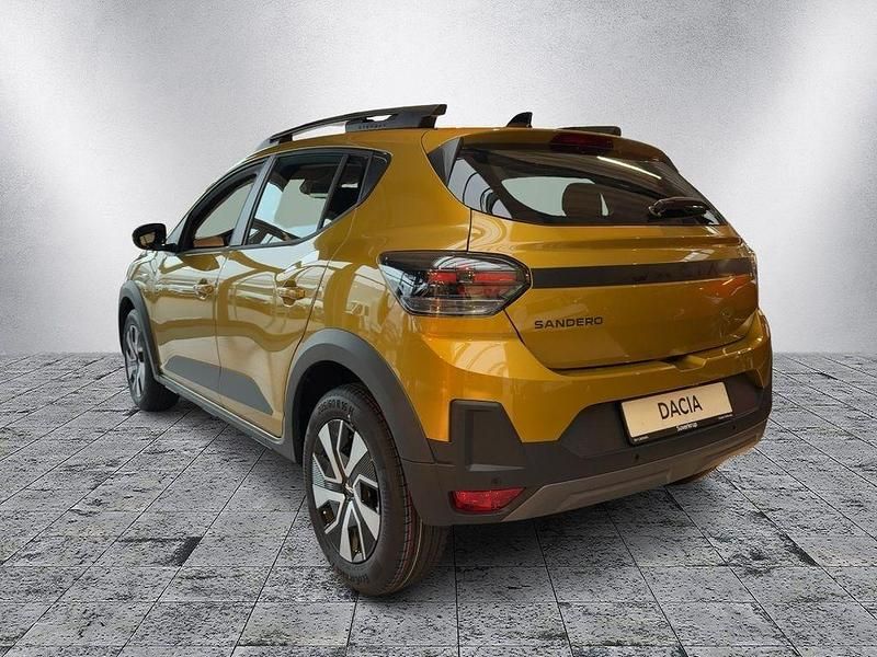 Neu Dacia Sandero Expression 110 PS (80 kW) 2025 Gelb Limousine