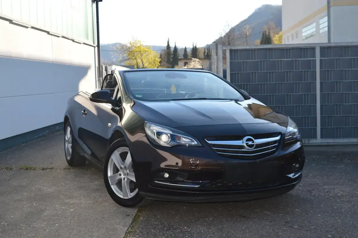 Usata Opel Cascada 165 CV (121 kW) 2015 Cabrio