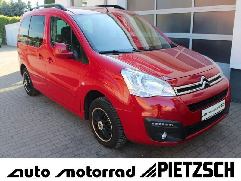 Farbe rot ardent/deckende lack Gebraucht 2017 Citroën Berlingo Van / Kleinbus | 11.450 € (Teuer) - Bild 1/4