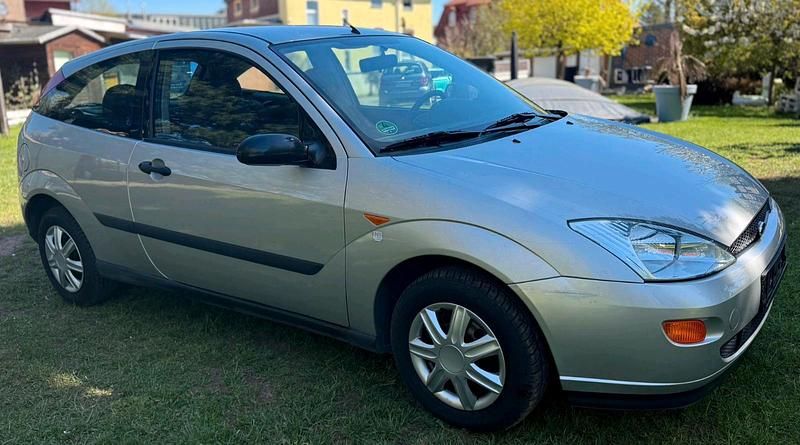 Brugt Ford Focus 75 HK (55 kW) 1999 Sølv Hatchback