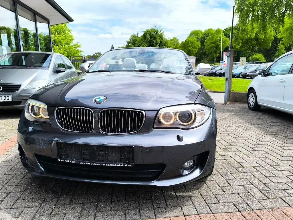 Gebraucht BMW 120 Cabriolet Sport Line 177 PS (130 kW) 2013 Grau Cabrio