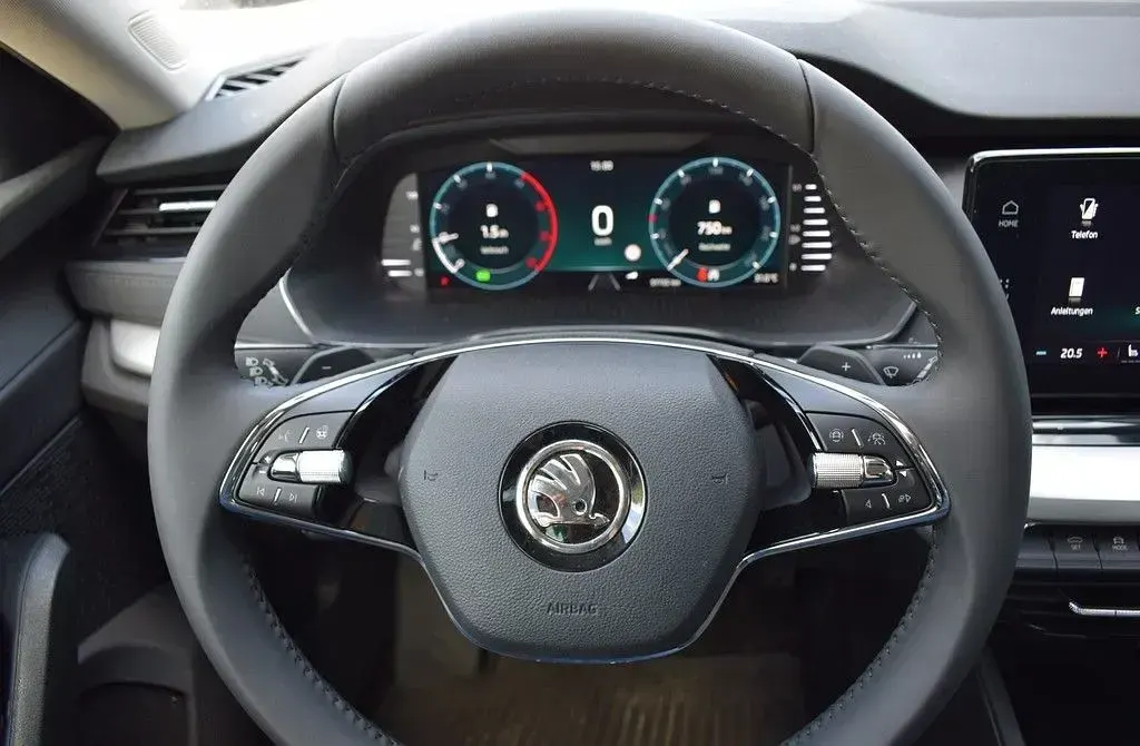 Gebraucht Skoda Octavia Clever 150 PS (110 kW) 2022 Schwarz Kombi