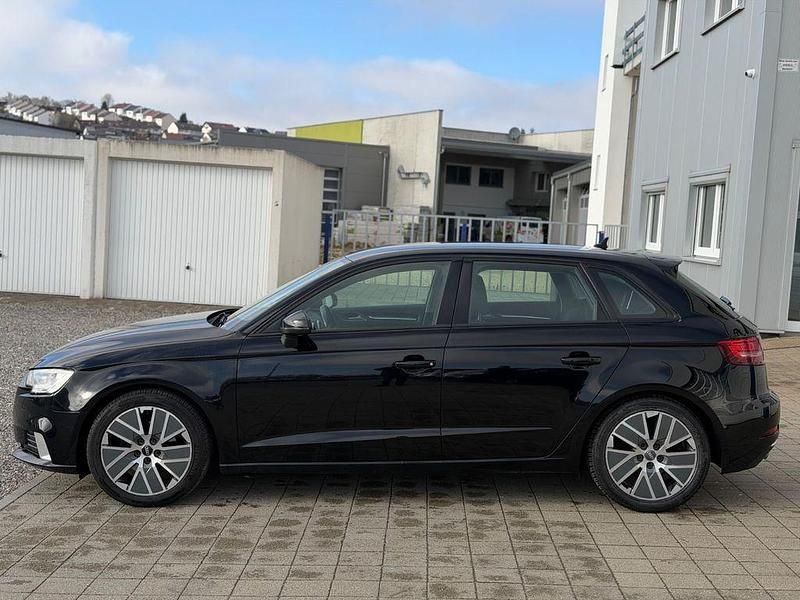 Używany Audi A3 Sport 110 KM (80 kW) 2016 Czarny Sedan/Limuzyna