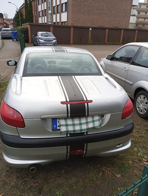 Gebraucht Peugeot 206 CC 108 PS (79 kW) 2002 Silber Cabrio