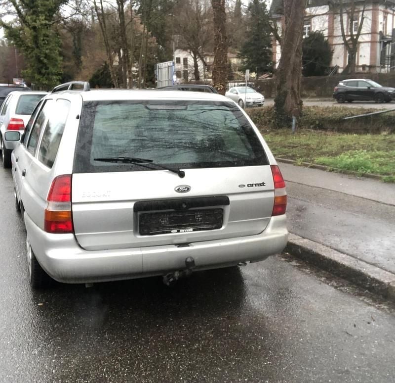 Gebraucht Ford Escort 75 PS (55 kW) 1998 Silber Kombi