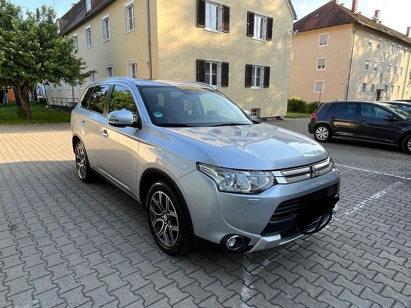 Silber Gebraucht 2014 Mitsubishi Outlander Diamant Edition SUV | 15.000 € (Etwas zu teuer) - Bild 1/4
