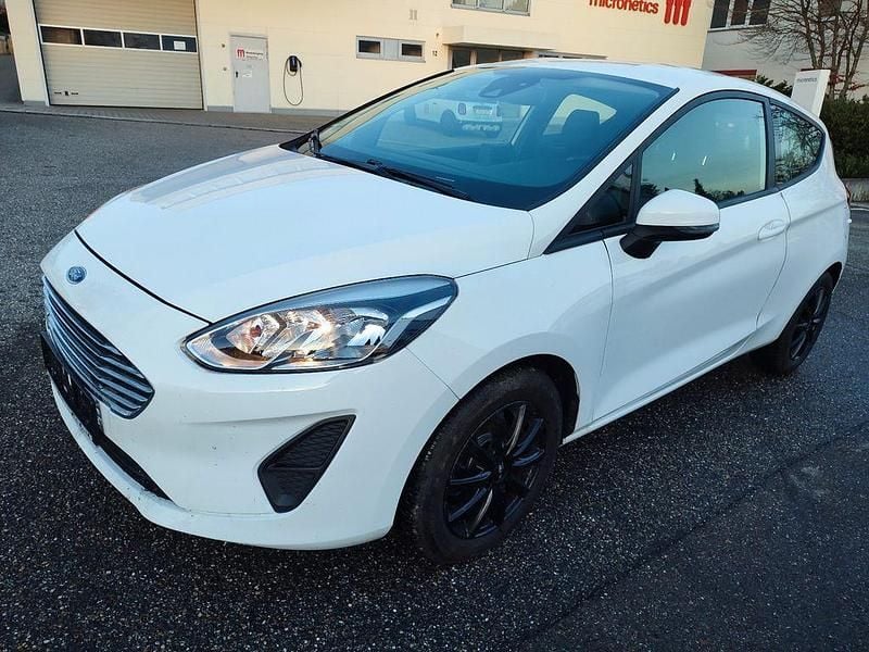 Weiß Gebraucht 2017 Ford Fiesta Trend | 7.990 € (Guter Preis) - Bild 1/4