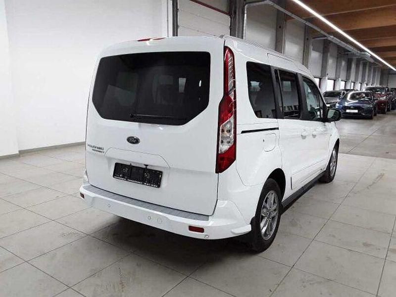 Gebraucht Ford Tourneo Titanium 120 PS (88 kW) 2021 Frostweiß Van / Kleinbus