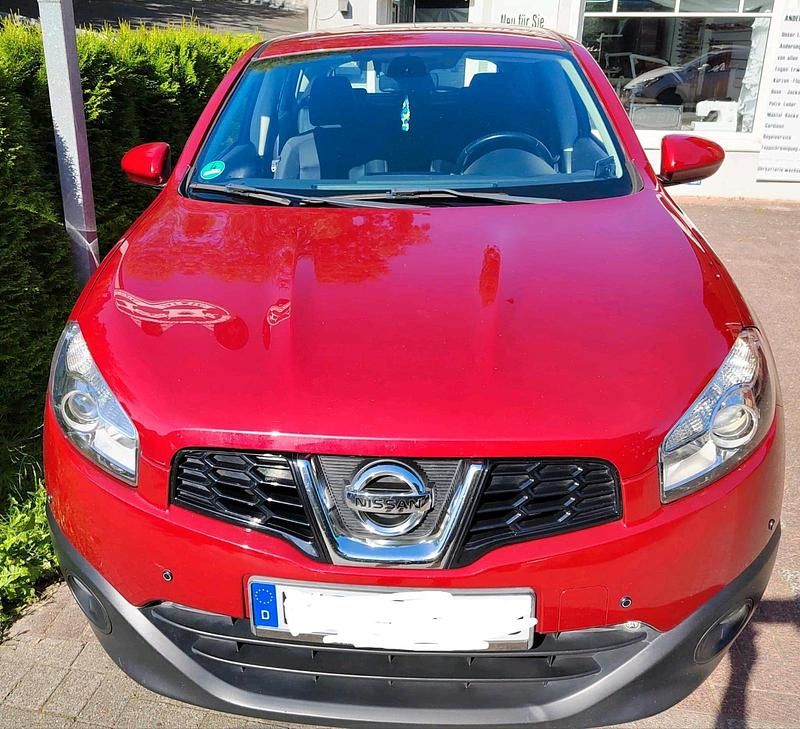 Rot Gebraucht 2011 Nissan Qashqai SUV | 10.100 € (Etwas zu teuer) - Bild 1/4