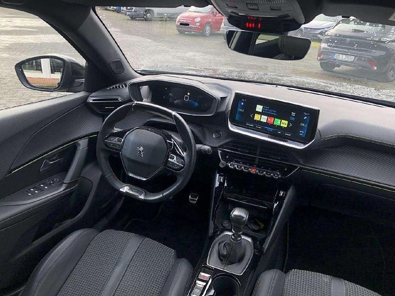 Gebraucht Peugeot 2008 GT 131 PS (96 kW) 2021 Lackierung schwarz perla nera/ SUV