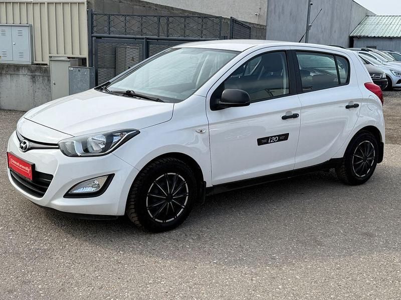 Gebraucht Hyundai i20 Life 86 PS (63 kW) 2013 Weiß Kleinwagen