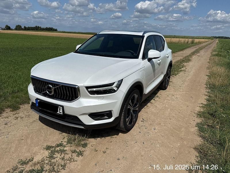 Weiß Gebraucht 2021 Volvo XC40 Inscription SUV | 38.334 € - Bild 1/4