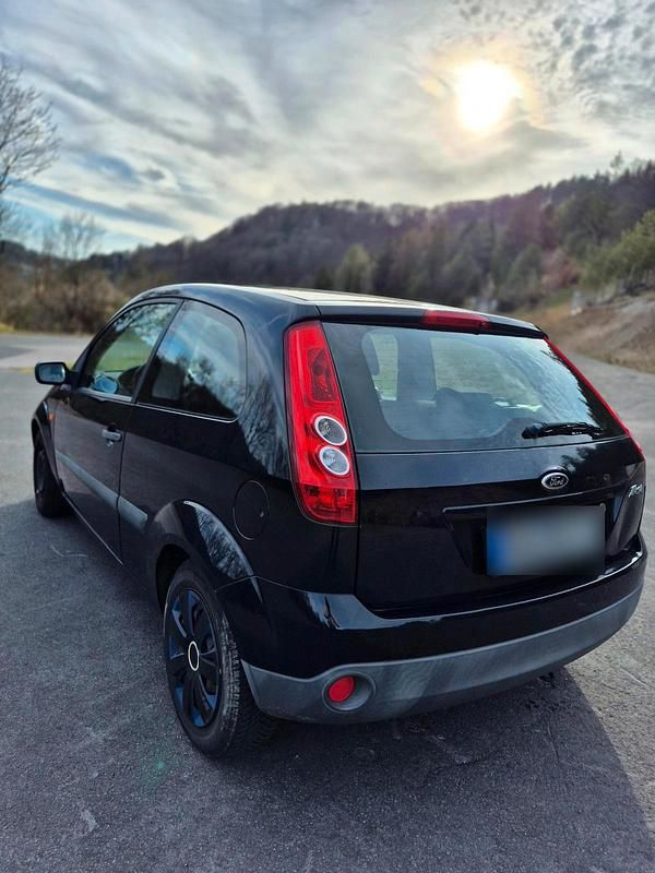 Gebraucht Ford Fiesta 60 PS (44 kW) 2005 Blau Kleinwagen