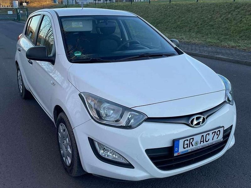 Gebraucht Hyundai i20 Trend 86 PS (63 kW) 2012 Weiß Kleinwagen