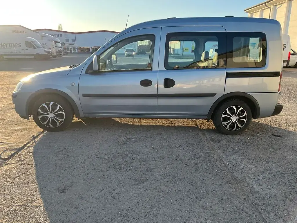 Używany Opel Combo 69 KM (50 kW) 2005 Niebieski Minivan